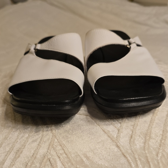 Clarks Black and White Mules - Picture 12 of 12